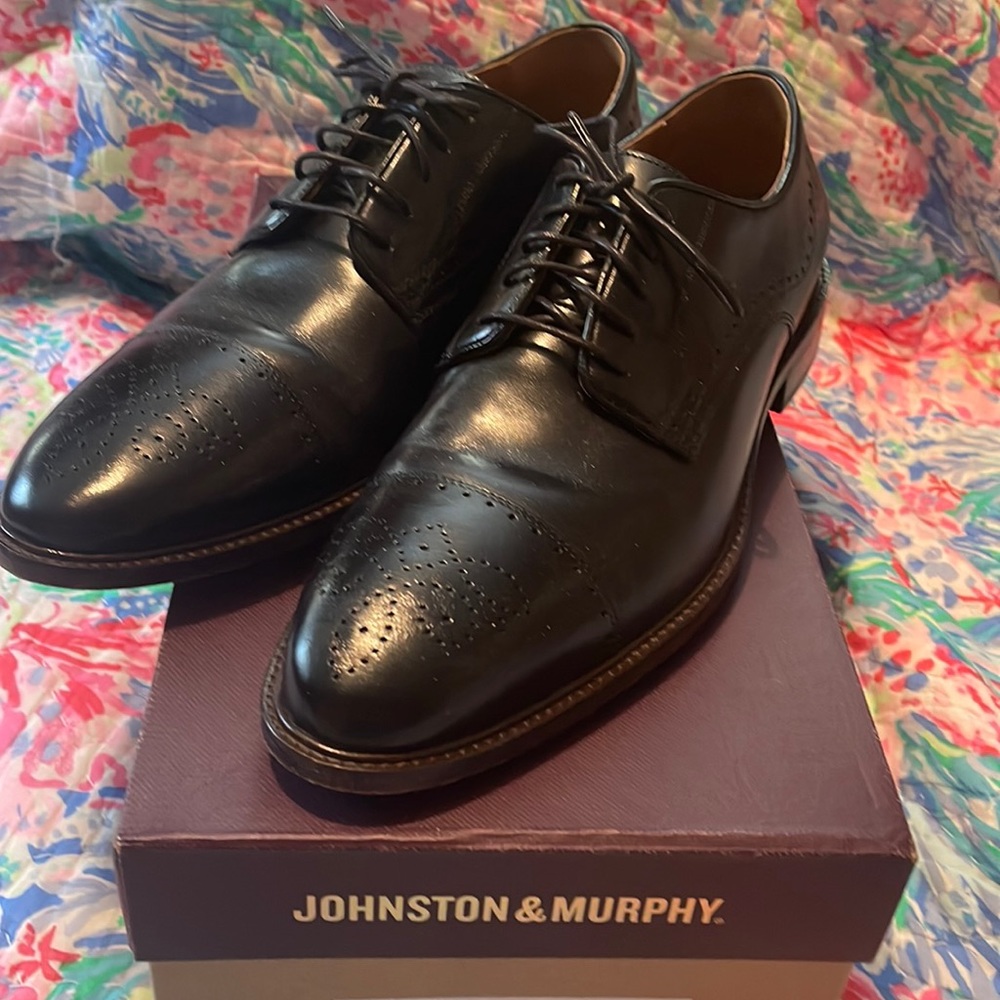 EUC Johnston  & Murphy Westbrook Cap Toe Black